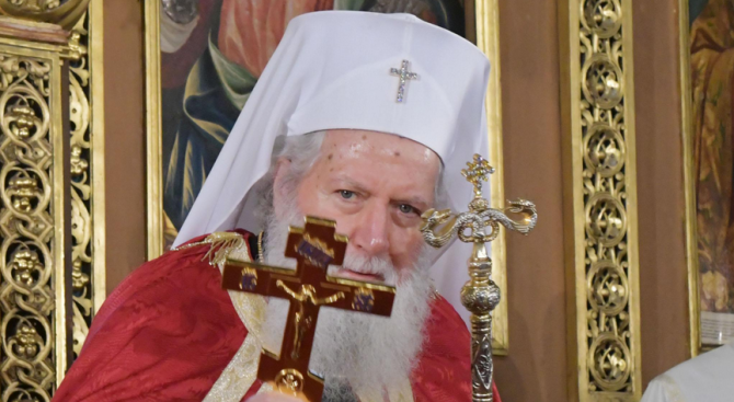 Патриарх Неофит е изведен от реанимация