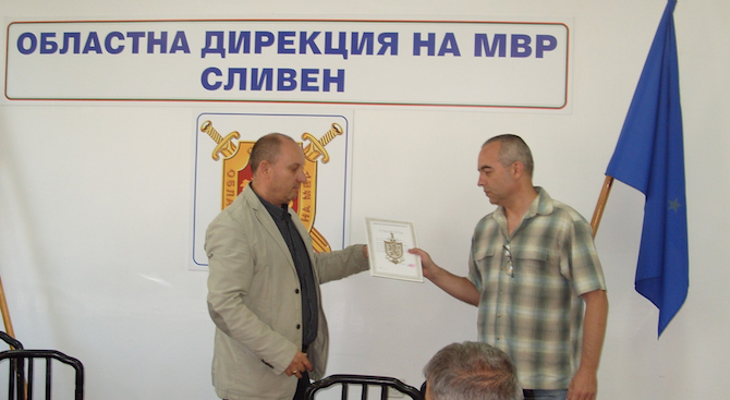 Трима служители на ОДМВР-Сливен получиха награди от главния секретар на МВР (снимки)