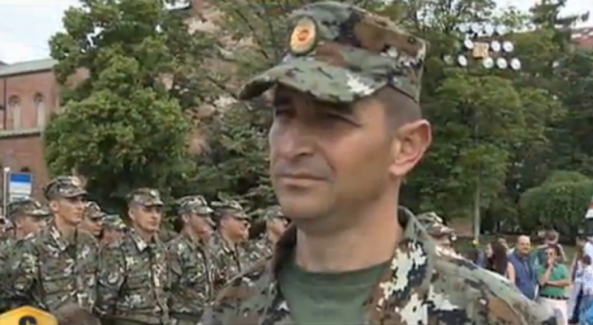 Македонският подполковник доволен от военния ни парад (видео)