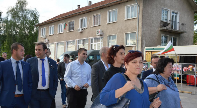Депутати от ГЕРБ присъстваха на откриването на мемориален комплекс в с. Драговищица