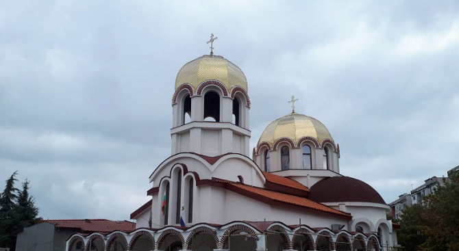 Посрещат мощите на Свети Николай в Бургас
