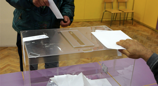 Частични местни избори се провеждат в няколко населени места в страната