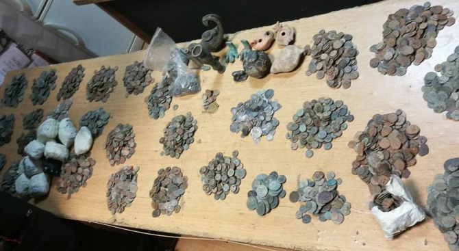 Арест за турчина, хванат с 11 000 старинни предмета