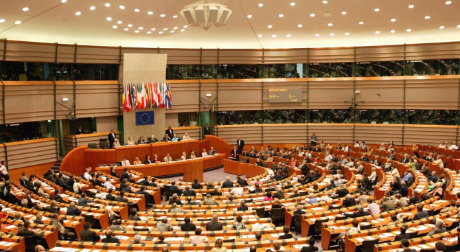 Европейският парламент обсъжда промените на правилата за превозвачите