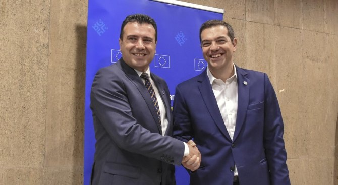 В Гърция: Македония ще получи покана за членство в НАТО, за ЕС трябва да почака