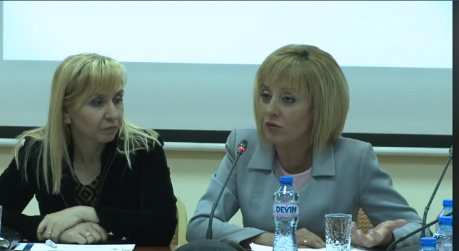 Мая Манолова представи законопроекта за хората с увреждания (видео)