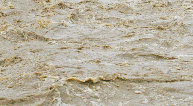 Река Чая преля, стотици декари земеделски земи са наводнени (обновена+снимка+видео)