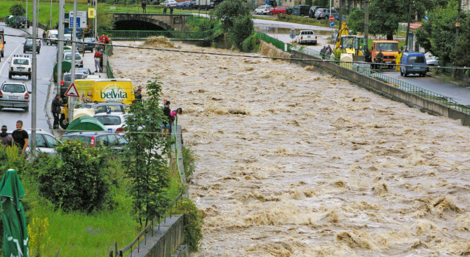 МВР: Нормализира се обстановката в страната след обилните валежи