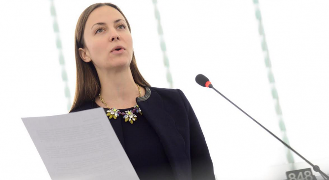 Ева Майдел: ЕС трябва да е по-активен в решаване на международни политически проблеми