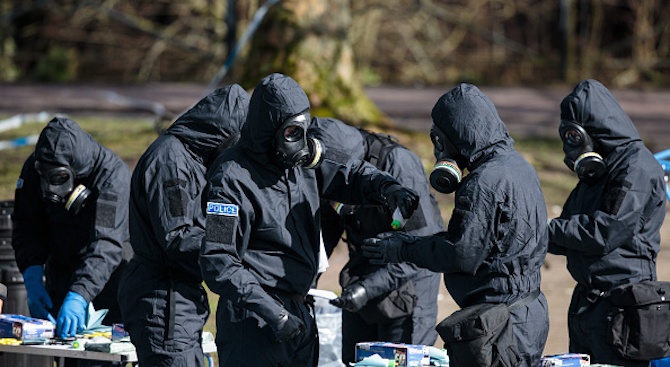 Второ химическо отравяне във Великобритания, мъж и жена са открити в безсъзнание 