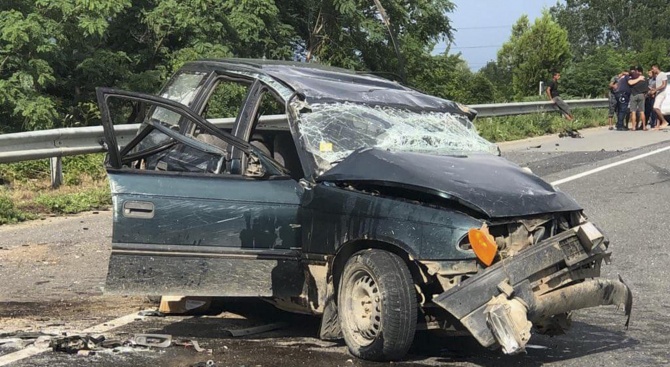 Тежка катастрофа с три автомобила на пътя Разград-Шумен