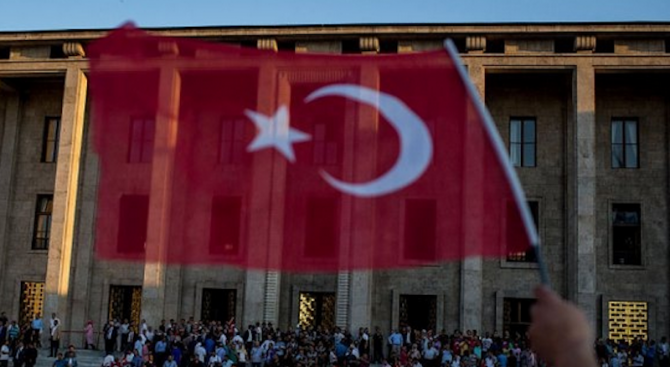 Новият турски парламент полага клетва