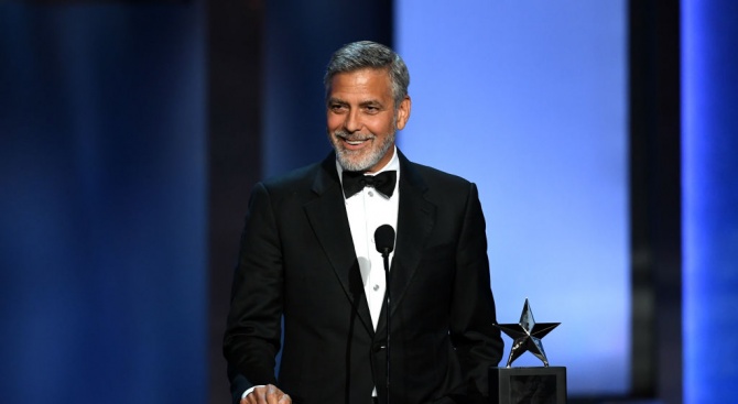  Джордж Клуни е приет в болница след катастрофа с мотор