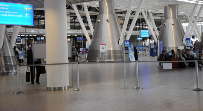 Наказват виновния за пуснатия без проверка частен самолет на летище София 