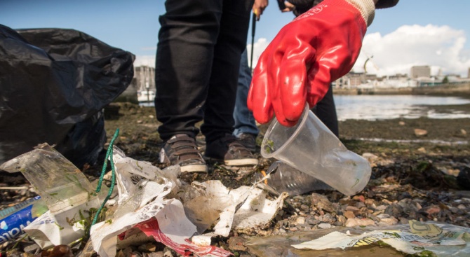 Събраха над 1000 тона боклук от плаж в Доминиканската република