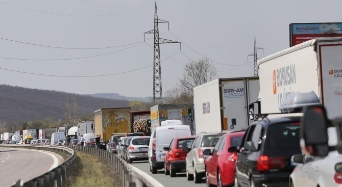 Трафикът на границата с Турция е натоварен