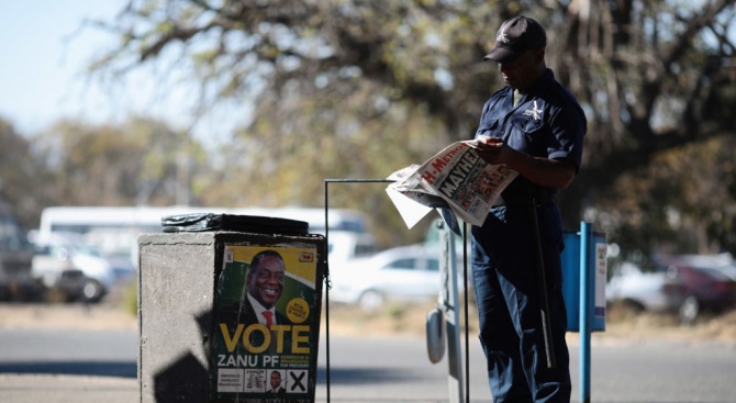 Кандидатът на управляващата партия печели изборите за президент на Зимбабве