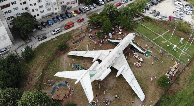 Ентусиасти превърнаха изоставен самолет в атракция в Силистра