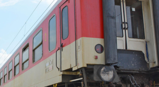 Стартира кампания срещу опасните селфита върху влакове