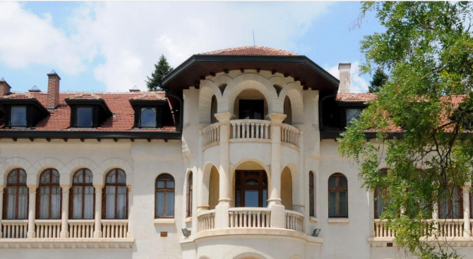Казусът с царските имоти събра бивши министри в двореца "Врана"