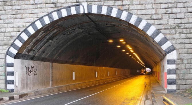През 2019 година трябва да започне възлагането на строежа на тунела под връх Шипка