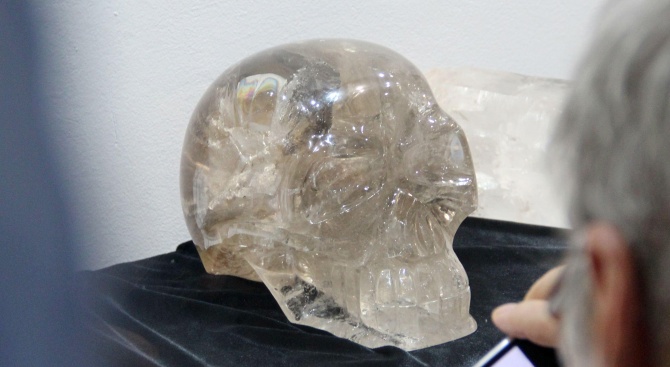 За първи път в България показаха втория по големина кристален череп (снимки)