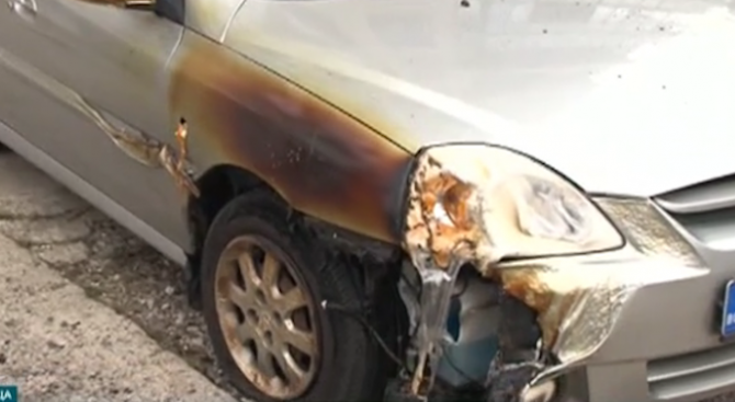 Колата на председателя на Районния съд във Враца е била запалена тази нощ