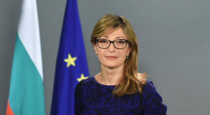 Екатерина Захариева ще участва в среща на жените министри на външните работи в Монреал