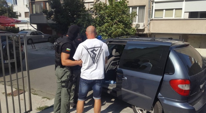 Полицията във Велико Търново удари група за телефонни измами