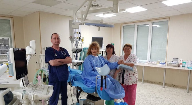Български и италиански лекари си партнират за първите по рода си операции на щитовидната жлеза у нас