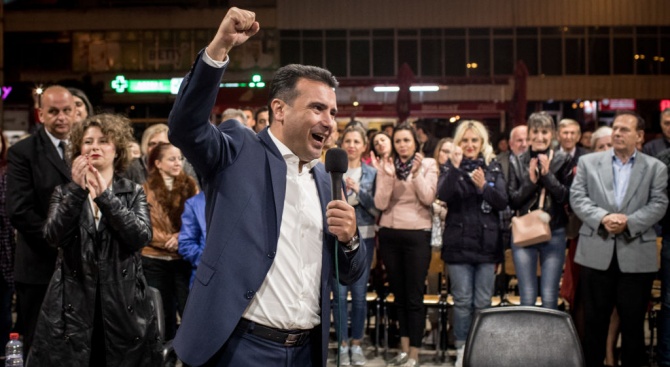Зоран Заев гласува и призова за масово участие в референдума 