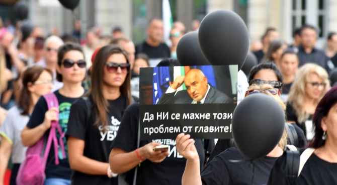 Протестиращите майки на деца с увреждания: Подиграват се с нас, Борисов да спази обещанията си 