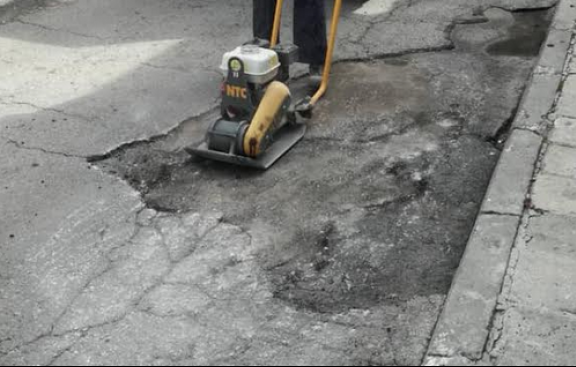Марешки продължава да ремонтира улиците във Варна (снимки)