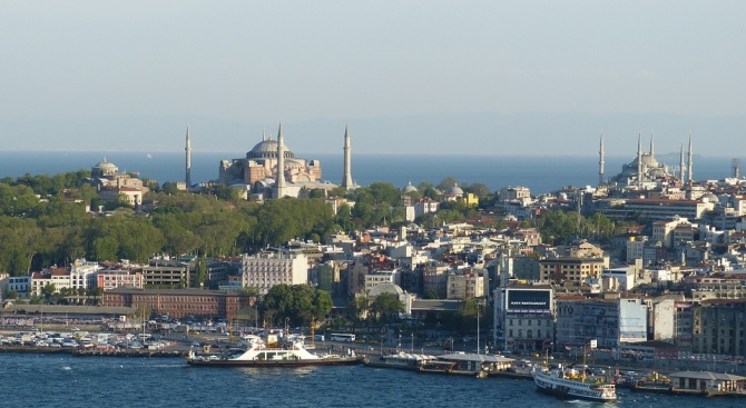Два кораба се удариха в Мраморно море край Истанбул