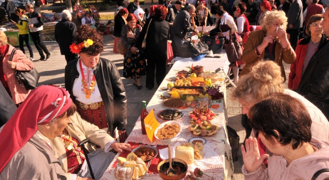 Кулинарен фестивал събра стотици в село Сребърна (снимки)