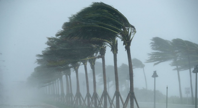 Ураганът Лесли остави без ток 15 000 домакинства в Португалия 