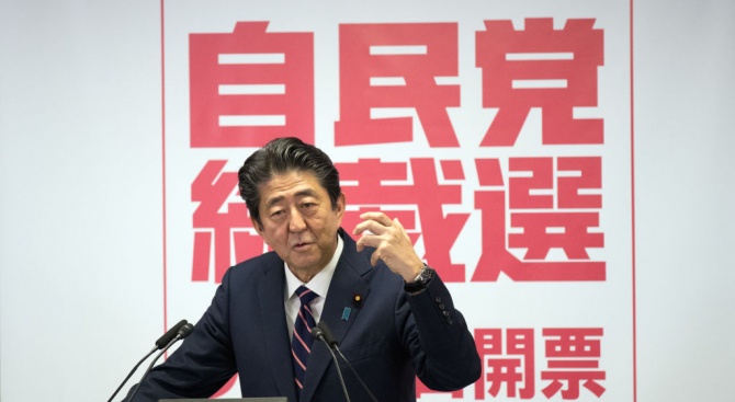 Японският премиер отново обеща, че ще промени конституцията, за да подчертае ролята на въоръжените сили