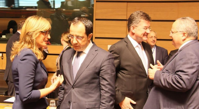 Външните министри на ЕС се събраха в Люксембург (снимки)