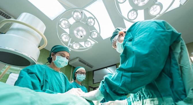 Изключително рядка операция: Отстраниха 55-килограмов тумор в "Майчин дом"​ 