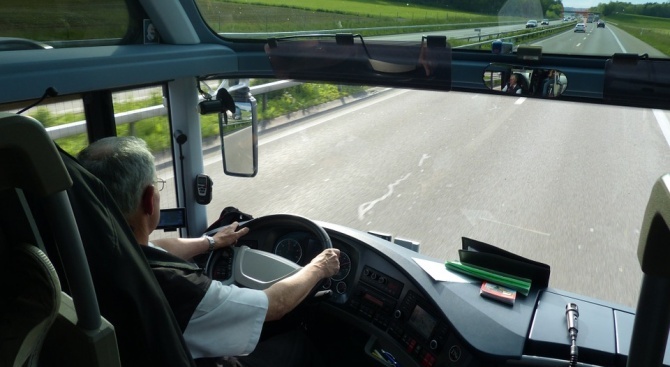 Арестуваха пиян шофьор на автобус, превозващ 50 деца от Самоков