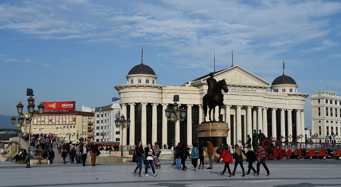 Скопие ще брани македонците в чужбина без намеса във вътрешните работи на другите страни
