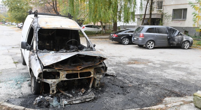 "Баничарка" изгоря в пловдивския квартал "Тракия" (снимки)