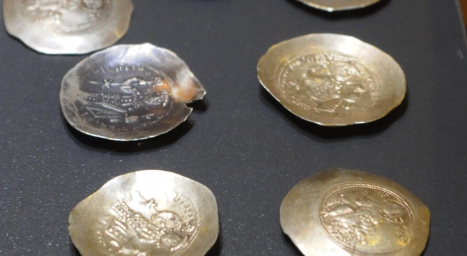 Полицията в Троян разследва обява за продажба на старинна монета