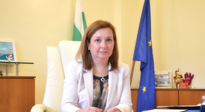 Зам.-министър З. Русинова: „Подкрепям протеста на майките“