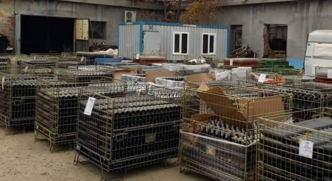 Откриха 30 000 литра нелегално вино в стопанска постройка (снимки)