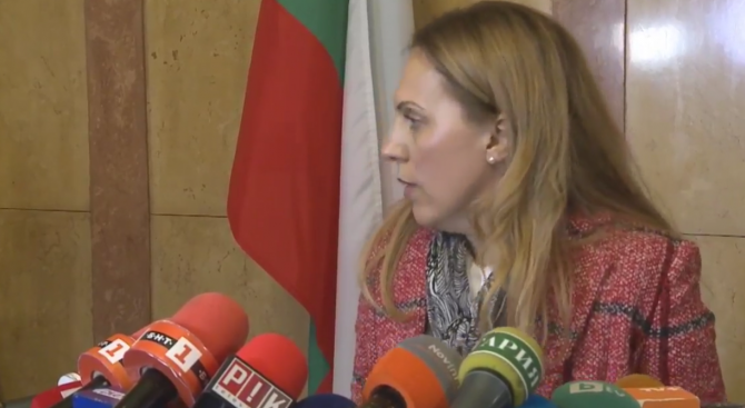 Марияна Николова с първи думи пред медиите, след като пое поста на вицепремиер (видео)