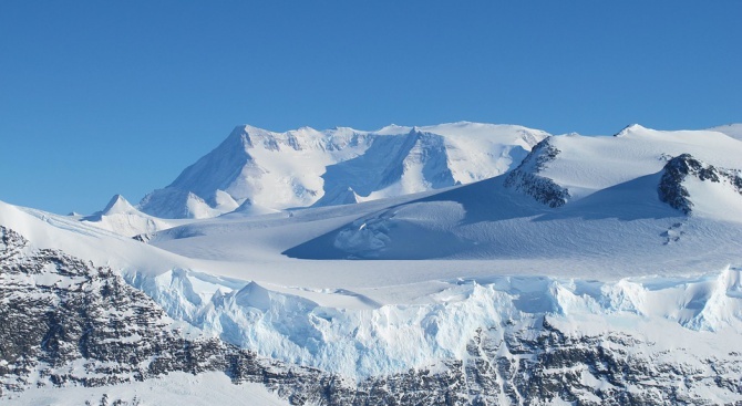 Под Антарктида беше открит голям източник на радиация 