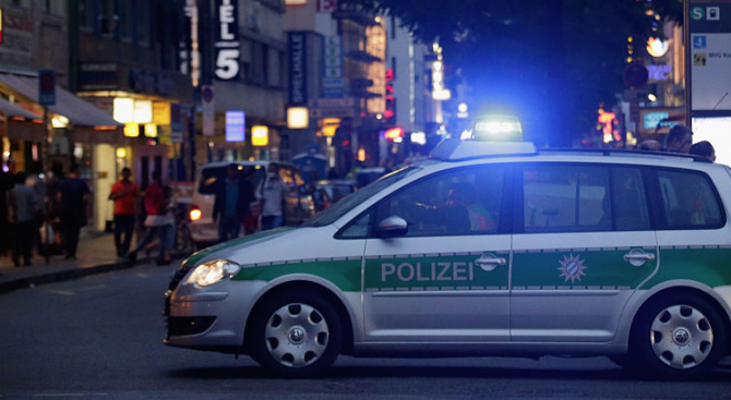 Полицията в Германия отне книжката на 18-годишен шофьор само 49 минути след като я е взел