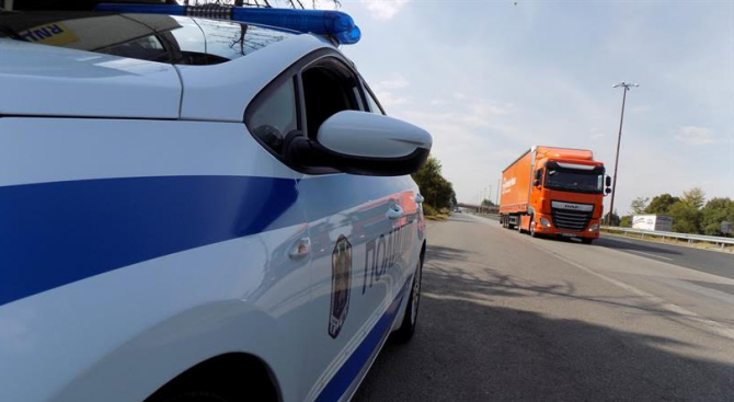МВР започва проверки на камиони, таксита, автобуси и пътниците в тях