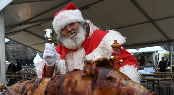 Ще разфасоват две прасета в центъра на Пловдив на Коледа (видео)